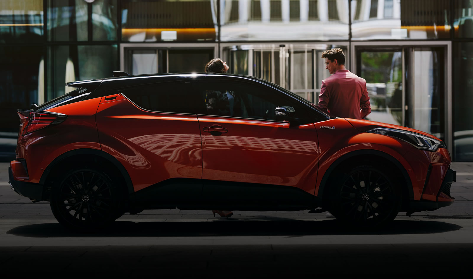 Nuovo Toyota C-hr, più connesso e più Ibrido che mai